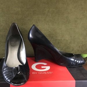 Black g by guess wedges